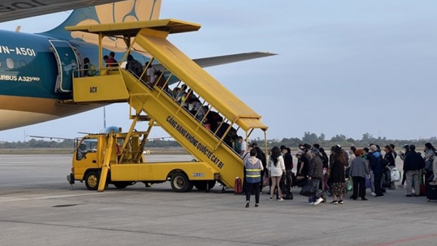 Vietnam Airlines to tighten COVID-19 prevention during Tet