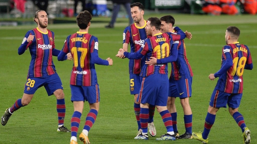 Sau vòng 22 La Liga: Messi giải cứu Barca, Atletico Madrid tự “bắn vào chân”