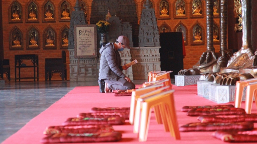 Largest Vietnamese pagoda remains quiet at start of new lunar year