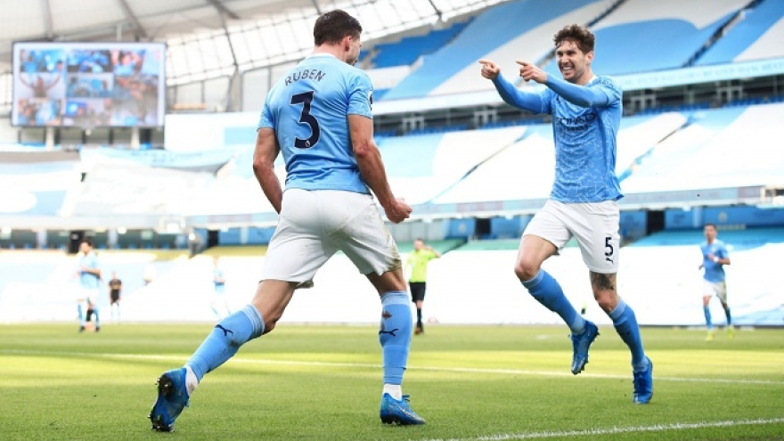 Trung vệ đóng vai "người hùng", Man City đánh bại West Ham 