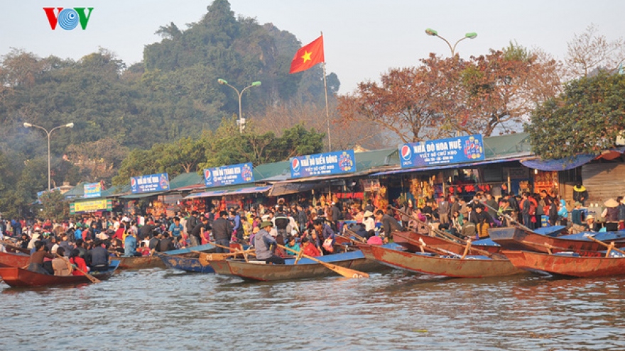 Hà Nội không tổ chức khai hội, đón khách chùa Hương