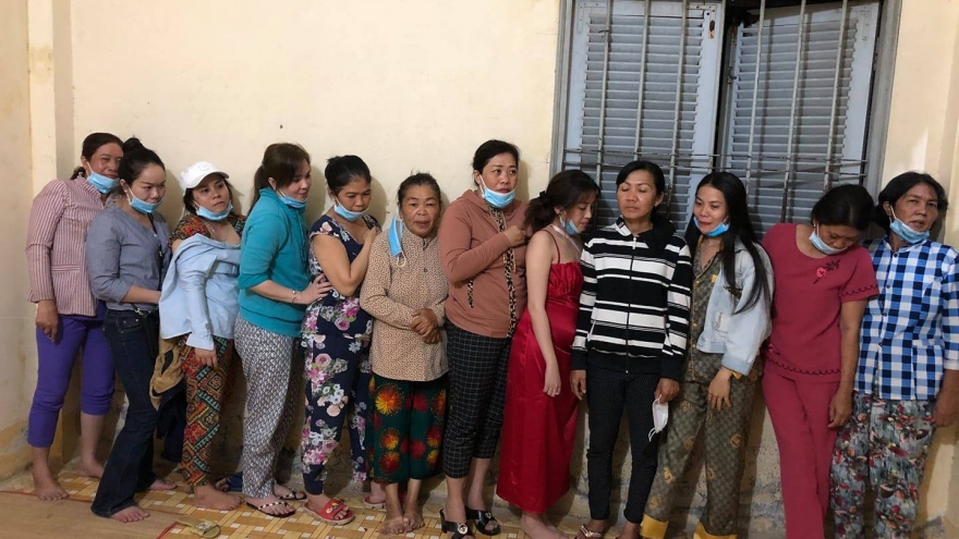Xử lý một tụ điểm cờ bạc ở Tiền Giang có nhiều phụ nữ tham gia