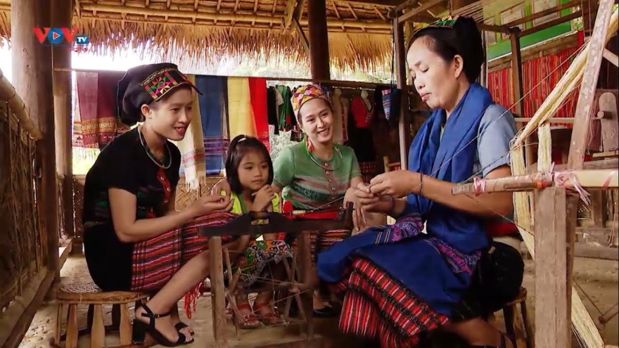Traditional brocade weaving of Black Thai ethnic group 