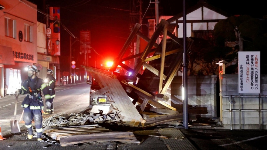 Động đất ở Nhật Bản: Ít nhất 100 người bị thương