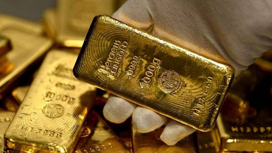 Giá vàng thế giới giảm nhẹ, vàng SJC vẫn trụ ở mức 57 triệu đồng/lượng