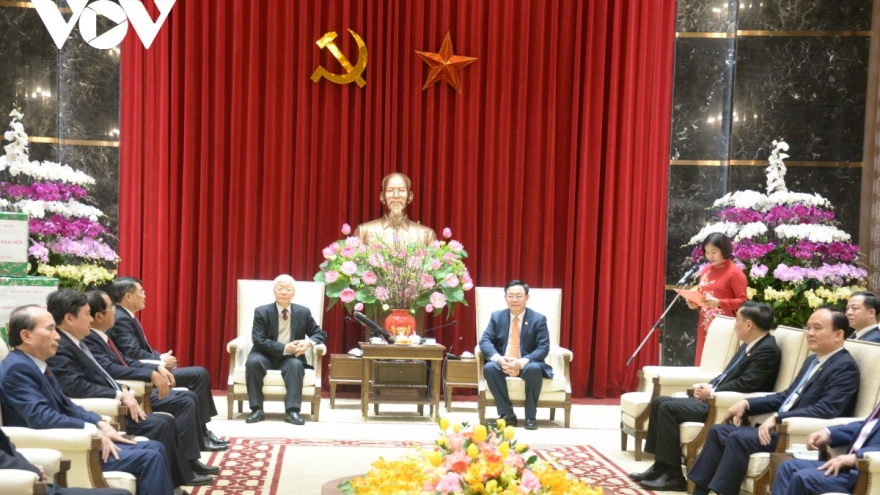 Top leader wishes Hanoi prosperous New Year