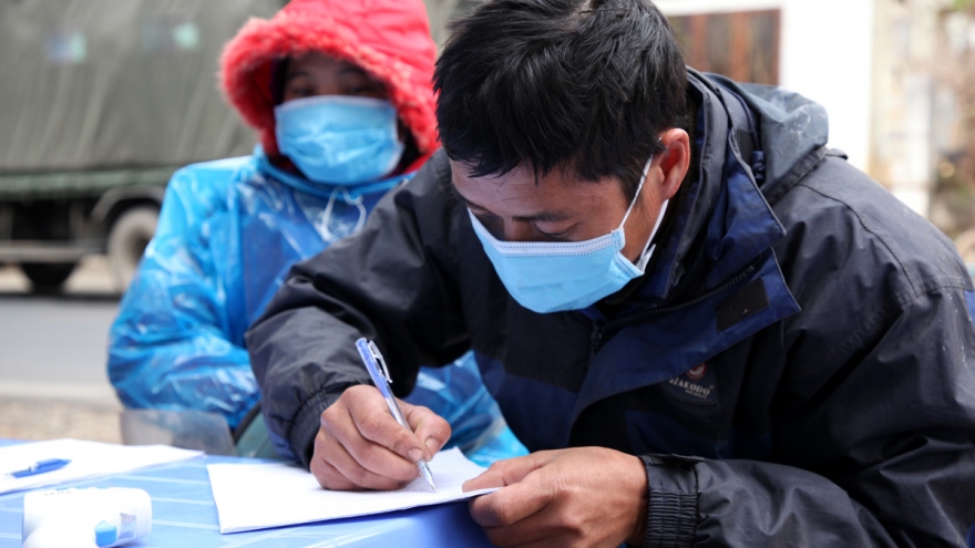 Lai Châu xử phạt thêm 1 bác sĩ khai báo không kịp thời khi từ vùng dịch về