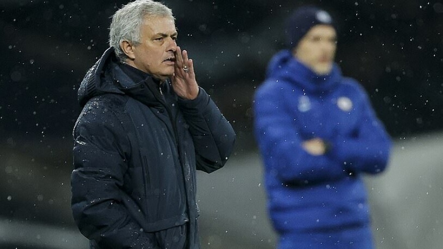 "Chạm đáy" sự nghiệp cầm quân, HLV Mourinho chỉ trích trọng tài 
