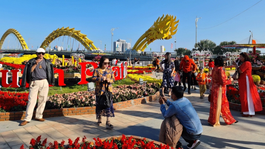 Da Nang welcomes crowds of visitors during Tet