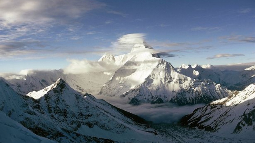Ấn Độ tìm thấy 10 thi thể đầu tiên trong vụ lở tuyết trên dãy Himalaya