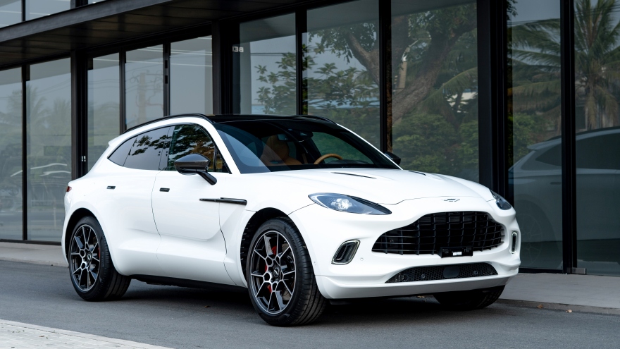 Cận cảnh siêu SUV Aston Martin DBX giá gần 17 tỷ đầu tiên tại Việt Nam