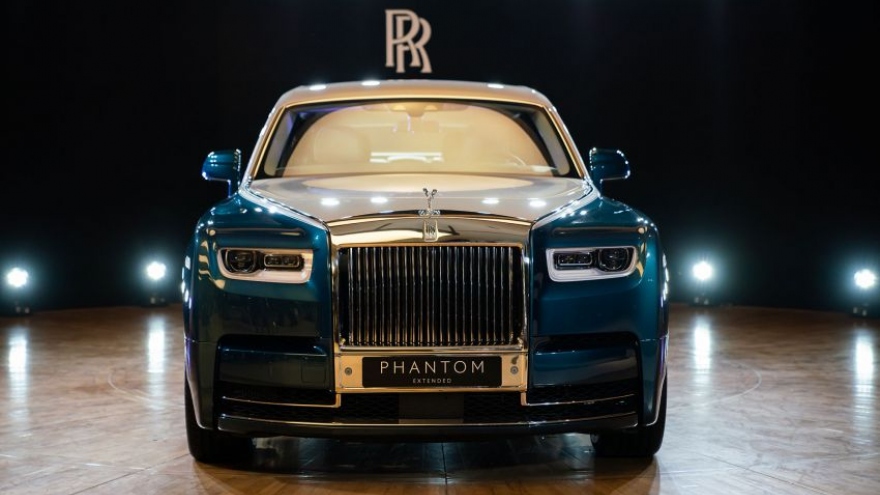 Khám phá Rolls-Royce Phantom Iridescent Opulence gắn 3.000 chiếc lông vũ