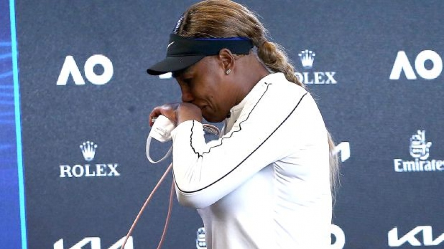 Serena Williams bật khóc trong phòng họp báo sau thất bại ở Australia Open