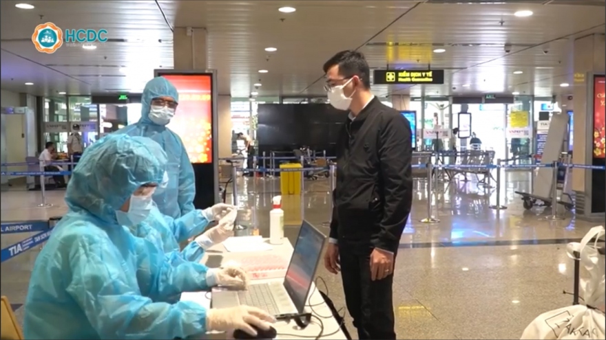 TP.HCM lấy mẫu tầm soát hành khách quốc nội đi từ sân bay Nội Bài, Vân Đồn, Cát Bi