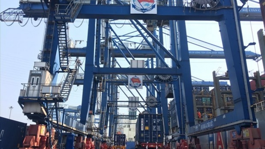 Tan Cang-Cat Lai Port welcomes six vessels