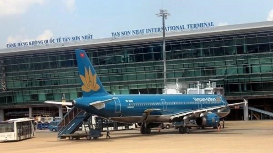 Tan Son Nhat airport adds more night flights during Tet