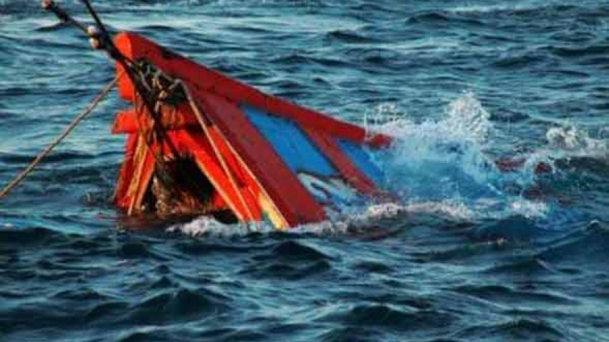 Một tàu cá Khánh Hòa bị chìm trên biển Bình Thuận