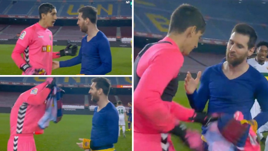 Thủ môn Elche "đứng hình" khi được Messi xin đổi áo đấu