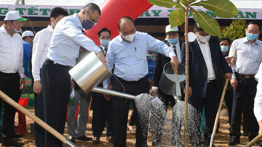 Thủ tướng Nguyễn Xuân Phúc truyền thông điệp của Chương trình 1 tỷ cây xanh