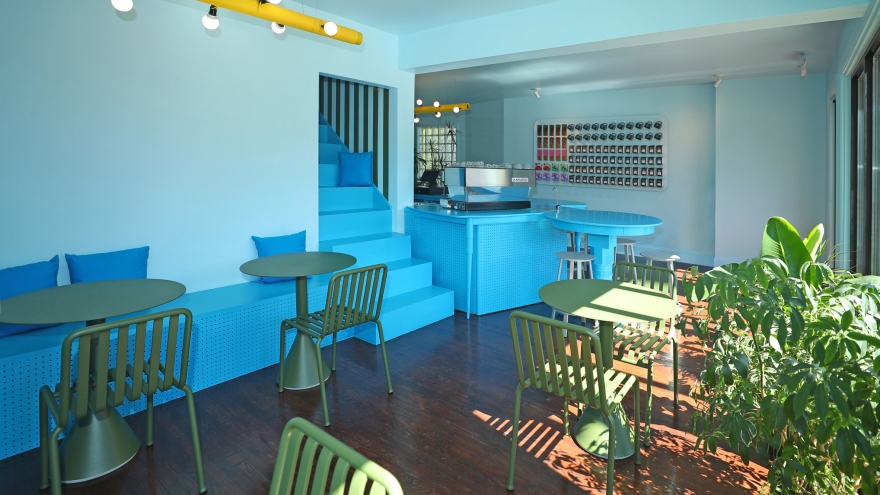 Độc đáo quán cà phê toàn màu xanh từ nguyên liệu rẻ tiền ở NewYork
