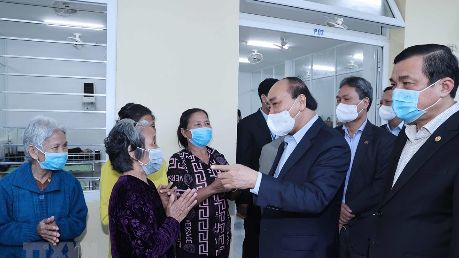 Thủ tướng thăm và tặng quà tại Trung tâm bảo trợ xã hội tỉnh Quảng Nam
