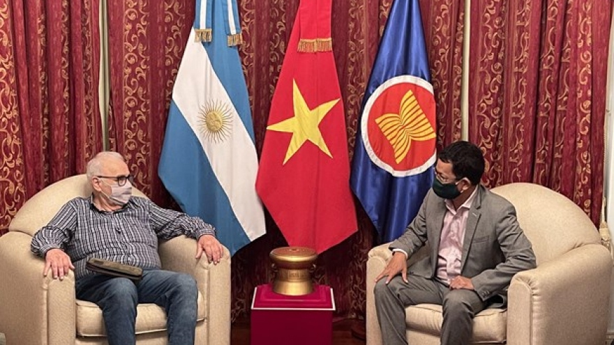 Ambassador meets leader of Communist Party of Argentina