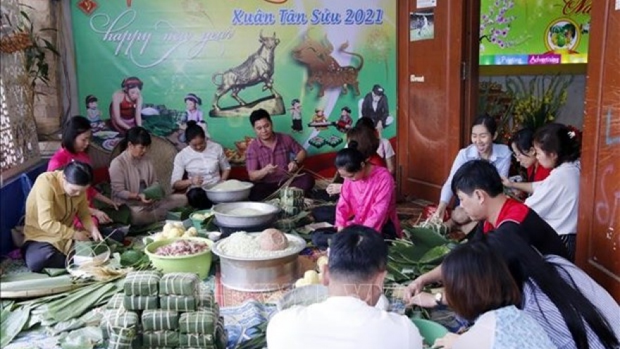 Vietnamese expats in Laos preserve traditional Lunar New Year