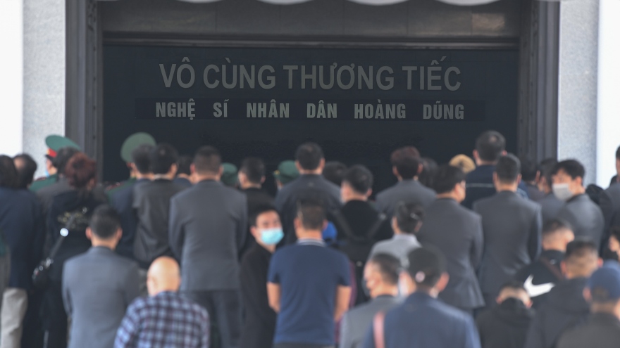 Đông đảo đồng nghiệp, học trò đến tiễn biệt NSND Hoàng Dũng