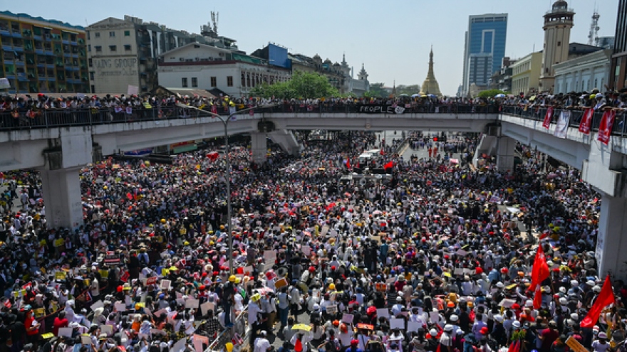 Trung Quốc chỉ trích các “tin đồn” phá hoại quan hệ nước này với Myanmar