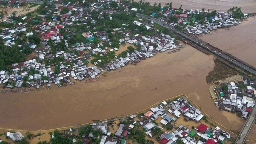 Bão Dujuan đổ bộ vào Philippines, hàng nghìn người sơ tán