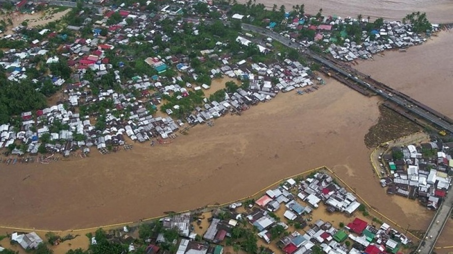 Bão Dujuan đổ bộ vào Philippines, hàng nghìn người sơ tán