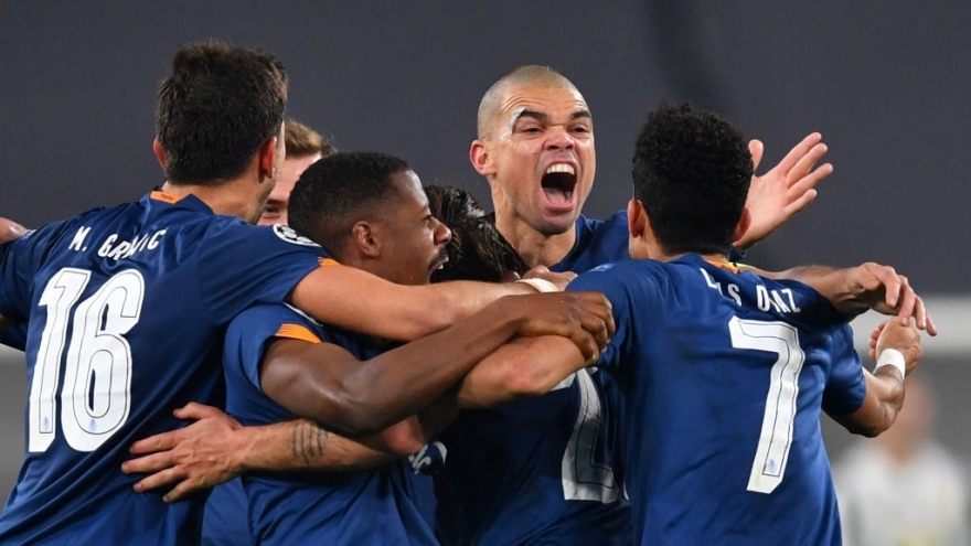 Porto loại Ronaldo và Juventus khỏi Champions League