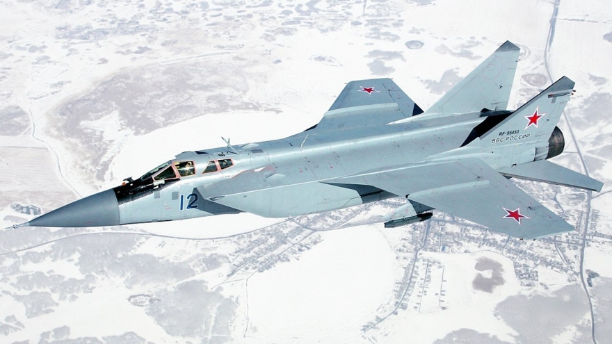 Tiêm kích MiG-31 của Nga lần đầu tiên có chuyến bay lịch sử ở Bắc Cực 