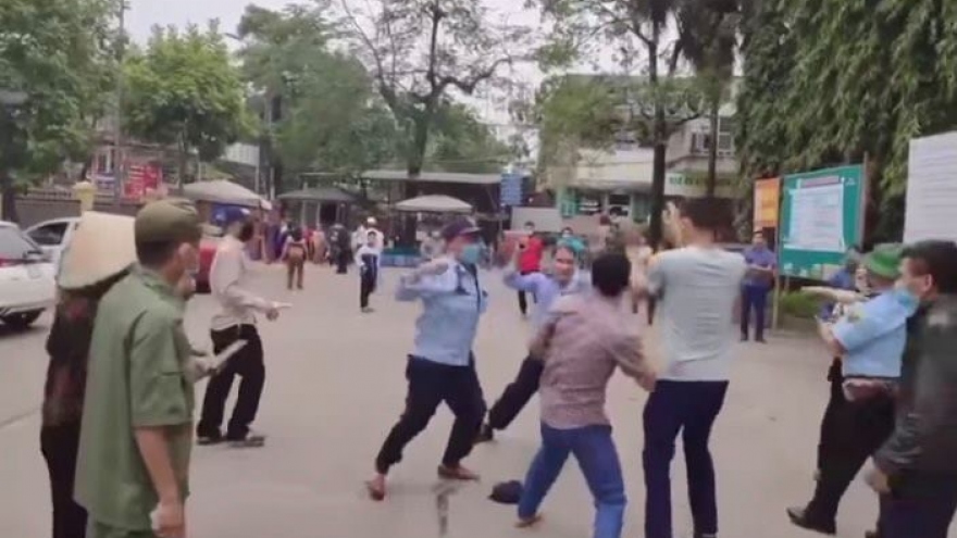 Làm rõ vụ xô xát giữa người nhà bệnh nhân và bảo vệ ở Bệnh viện ĐK Tuyên Quang