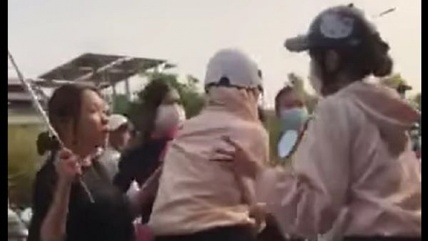 Clip nữ sinh ở Bình Phước bị đánh hội đồng phát tán trên mạng xã hội