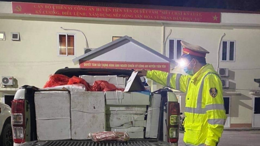 Quảng Ninh liên tiếp bắt giữ nhiều vụ vận chuyển thực phẩm không rõ nguồn gốc
