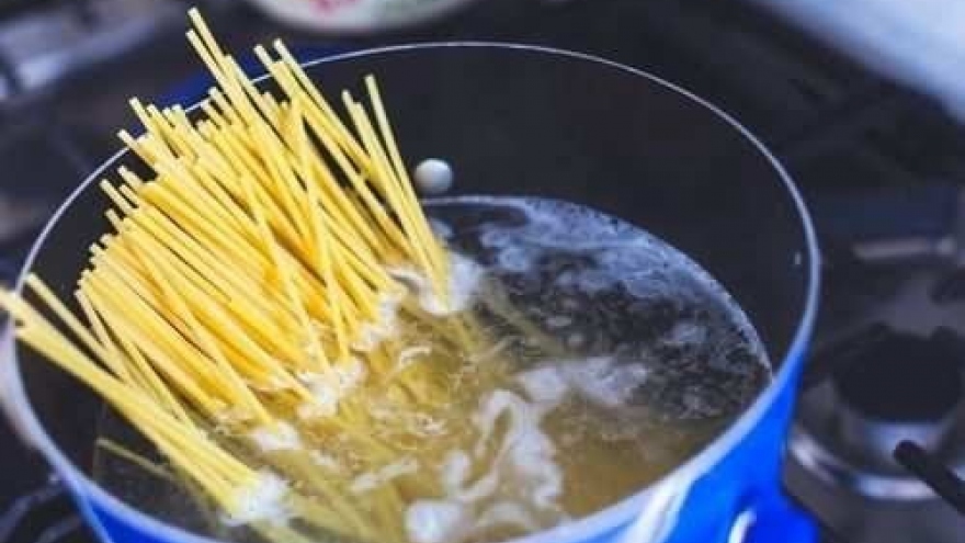 5 cách hữu ích tận dụng nước luộc mỳ Ý