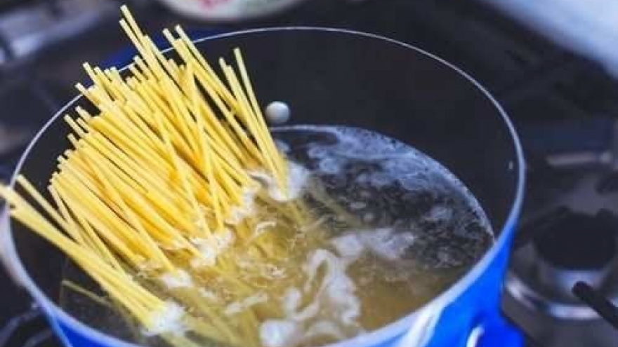 5 cách hữu ích tận dụng nước luộc mỳ Ý