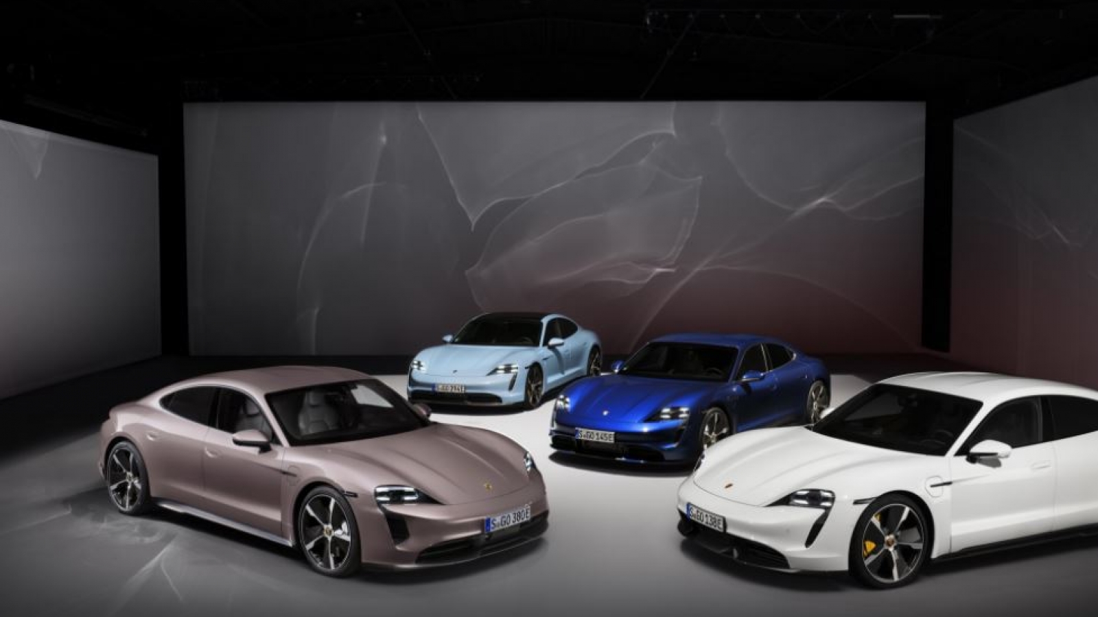 Triệu hồi Porsche Taycan vì nguy cơ lỗi hệ thống treo