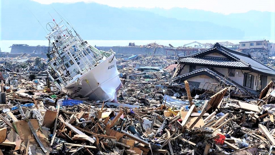 Интересные землетрясения. ЦУНАМИ В Японии в 2011. ЦУНАМИ В Тохоку. ЦУНАМИ Япония 2011 землетрясение и ЦУНАМИ В Японии 2011.