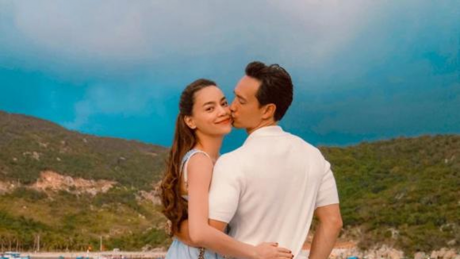 Chuyện showbiz: Hồ Ngọc Hà tình tứ bên Kim Lý giữa thiên nhiên thơ mộng