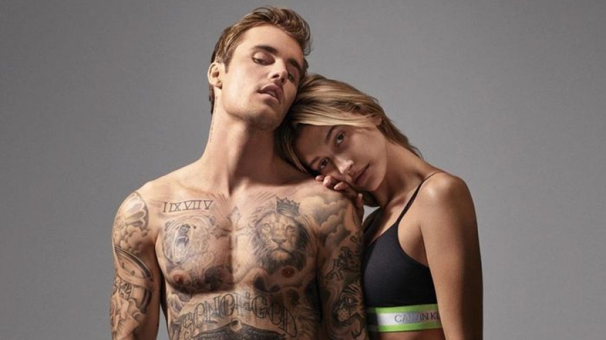 Hailey Bieber lần đầu tiết lộ về áp lực khi kết hôn với Justin Bieber