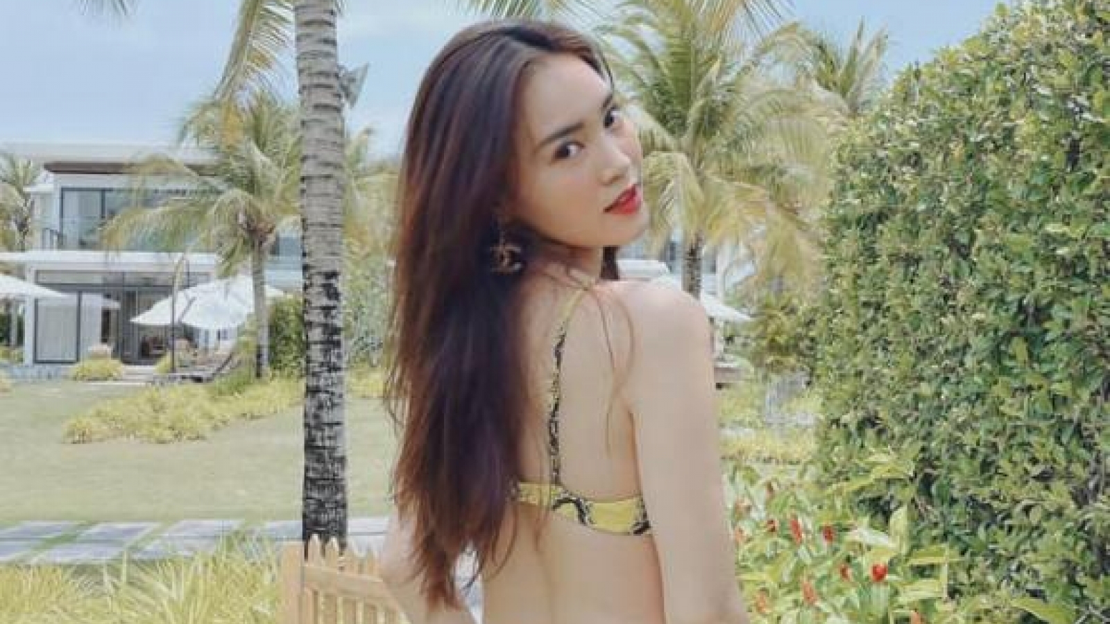 Chuyện showbiz: Ninh Dương Lan Ngọc diện bikini khoe body gợi cảm