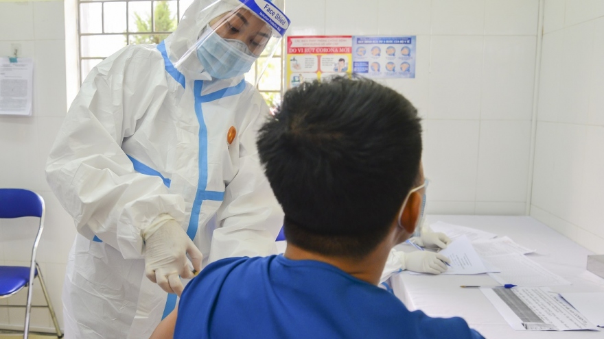 3 trường hợp ở Điện Biên phản ứng phụ sau tiêm phòng Vaccine AstraZeneca