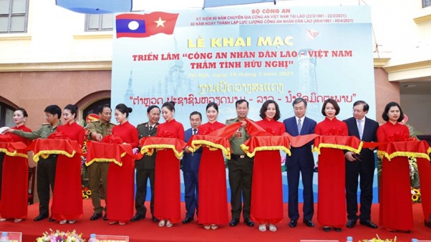 Event showcases ties between Vietnamese and Laotian public security forces
