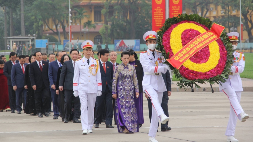 Party, State leaders pay tributes to late President Ho ahead of last NA session