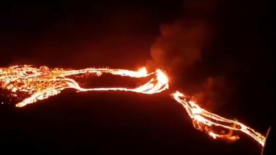 Núi lửa Iceland phun trào sau hàng nghìn trận động đất