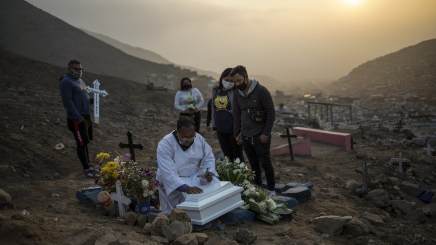 Số người chết do Covid-19 ở Peru chạm ngưỡng hơn 50.000