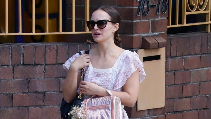 Diễn viên Natalie Portman rạng rỡ đi chơi ở Sydney