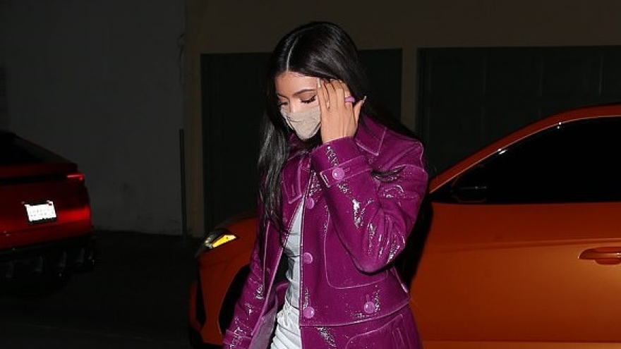 Kylie Jenner sang chảnh đi ăn tối sau tin đồn tái hợp tình cũ